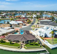 LA ANCHOR ON THE CANALS MANDURAH - Tourism Townsville
