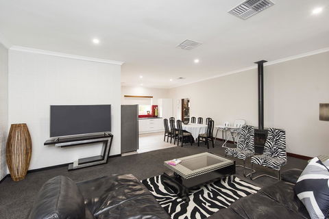 Big House Heated Pool 11 Beds Como / South Perth / Applecross - Tourism Townsville 2