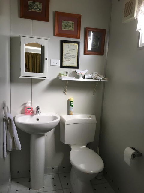 Armadale Cottage Bed & Breakfast - Tourism Townsville 6