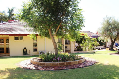 Armadale Cottage Bed & Breakfast - Tourism Townsville 38