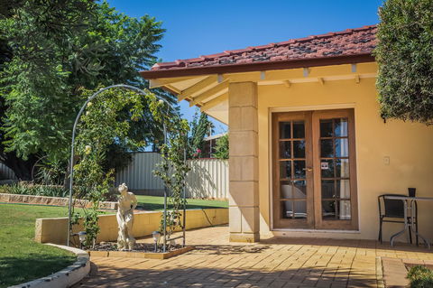 Armadale Cottage Bed & Breakfast - Tourism Townsville 36