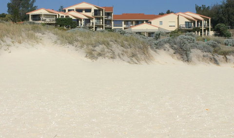 Scarborough & Absolutely Beachfront - Tourism Townsville 0