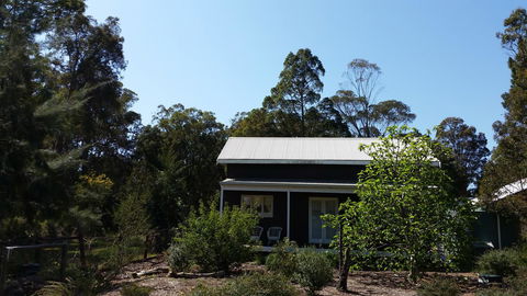 Di's Cabin In Dwellingup - Tourism Townsville 3
