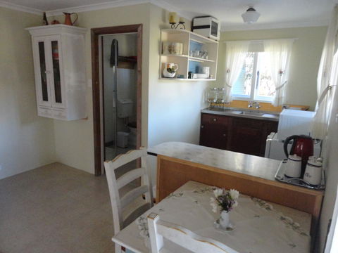 Di's Cabin In Dwellingup - Tourism Townsville 19
