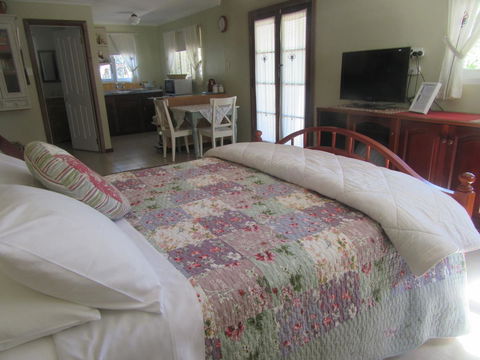Di's Cabin In Dwellingup - Tourism Townsville 11