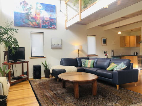 Zephyr Studio - Tourism Townsville 0