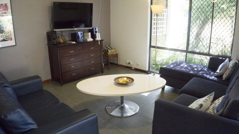 Relax, Bright & Airy Garden Villa - Tourism Townsville 22