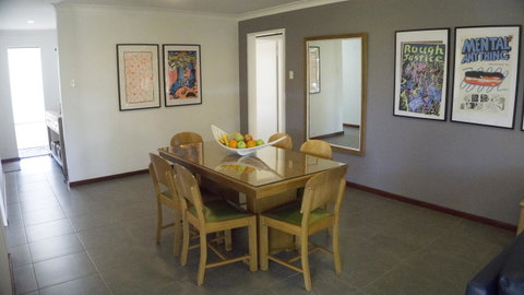 Relax, Bright & Airy Garden Villa - Tourism Townsville 16