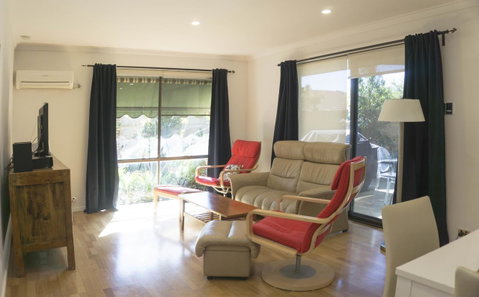 Relax, Bright & Airy Garden Villa - Tourism Townsville 5