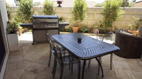 Relax, Bright & Airy Garden Villa - Tourism Townsville 13