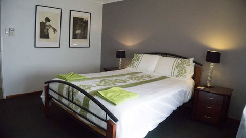 Relax, Bright & Airy Garden Villa - Tourism Townsville 18