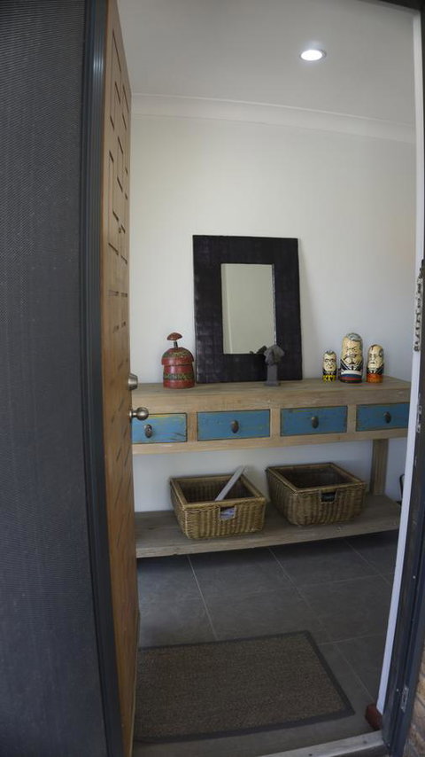 Relax, Bright & Airy Garden Villa - Tourism Townsville 7
