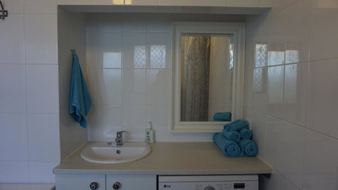 Relax, Bright & Airy Garden Villa - Tourism Townsville 42