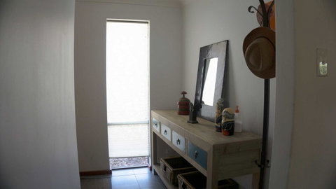 Relax, Bright & Airy Garden Villa - Tourism Townsville 21