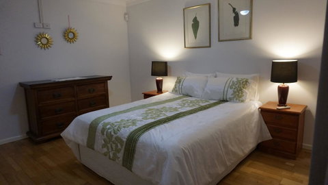 Relax, Bright & Airy Garden Villa - Tourism Townsville 39