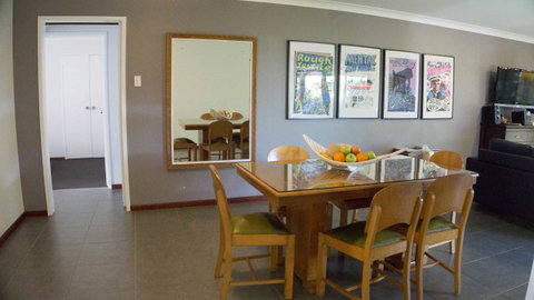 Relax, Bright & Airy Garden Villa - Tourism Townsville 15