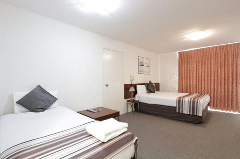Atrium Hotel Mandurah - Tourism Townsville 1