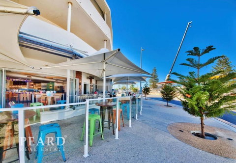 Scarborough Beach, Perth - Sun & Surf Villa - Tourism Townsville 9
