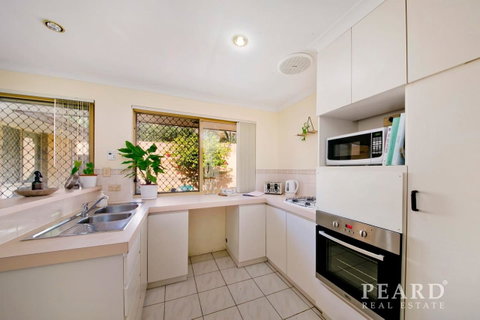 Scarborough Beach, Perth - Sun & Surf Villa - Tourism Townsville 8
