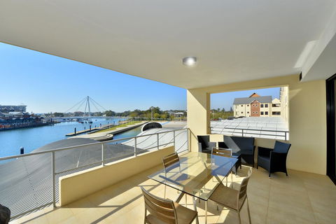 Dolphin Quay Apartments - Tourism Townsville 9