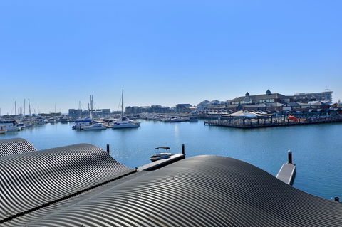 Dolphin Quay Apartments - Tourism Townsville 6