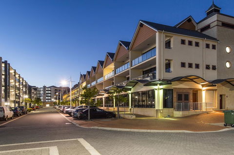 Dolphin Quay Apartments - Tourism Townsville 18