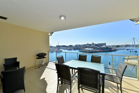 Dolphin Quay Apartments - Tourism Townsville 4
