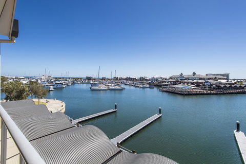 Dolphin Quay Apartments - Tourism Townsville 16