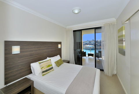 Dolphin Quay Apartments - Tourism Townsville 1