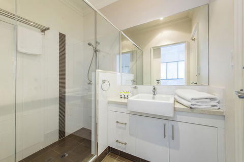 Dolphin Quay Apartments - Tourism Townsville 40