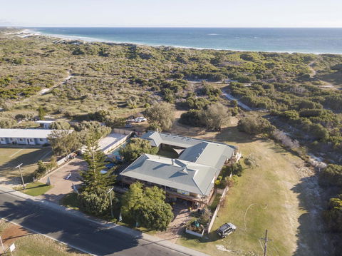 Lancelin Lodge - Tourism Townsville 12