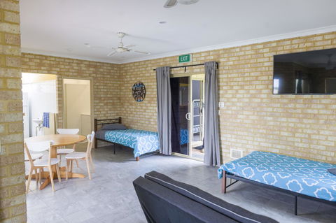 Lancelin Lodge - Tourism Townsville 2