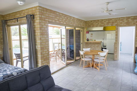 Lancelin Lodge - Tourism Townsville 26