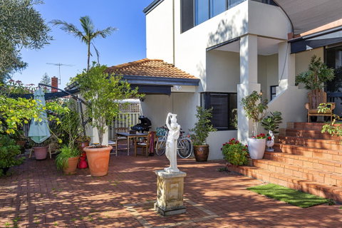 Como Executive Apartment - Tourism Townsville 16