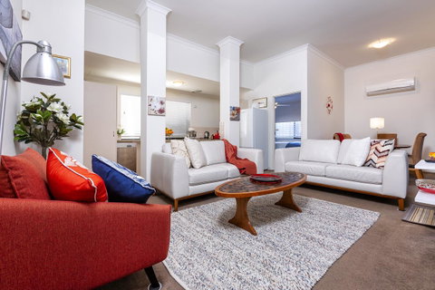Como Executive Apartment - Tourism Townsville 0