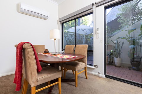 Como Executive Apartment - Tourism Townsville 10