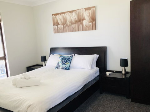 West Beach Lagoon 213 - Corner Unit! - Tourism Townsville 4