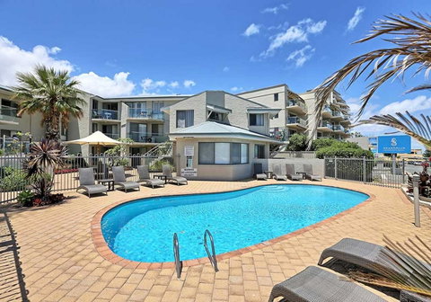 Scarborough Beach Front Resort - Shell Four - Tourism Townsville 0