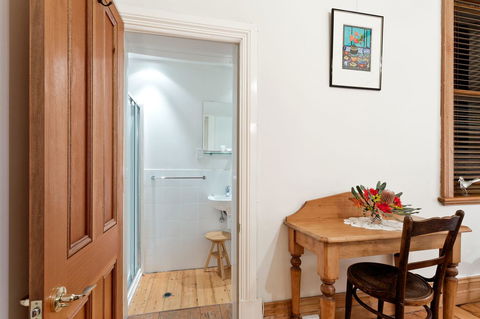 Annie's Victorian Terrace Accommodation Fremantle - Tourism Townsville 12