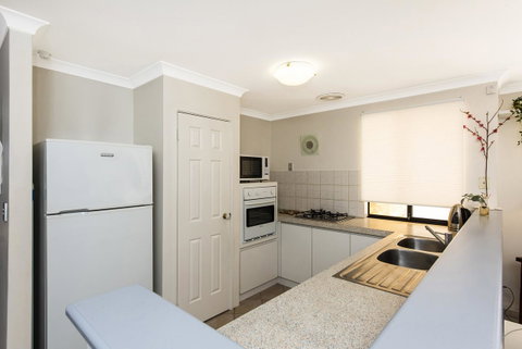 Scarborough Villa On Duke - Tourism Townsville 15