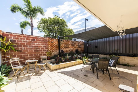 Scarborough Villa On Duke - Tourism Townsville 3