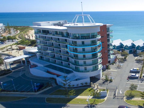 A 406 FANTASTIC OCEAN BEACH And MARINA VIEW APT - MANDURAH - Tourism Townsville 24