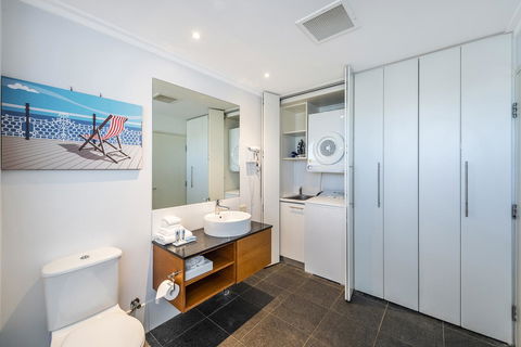 A 406 FANTASTIC OCEAN BEACH And MARINA VIEW APT - MANDURAH - Tourism Townsville 15