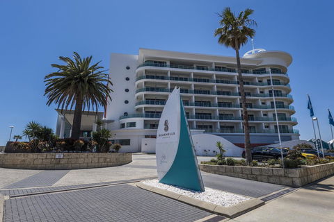 A 406 FANTASTIC OCEAN BEACH And MARINA VIEW APT - MANDURAH - Tourism Townsville 3