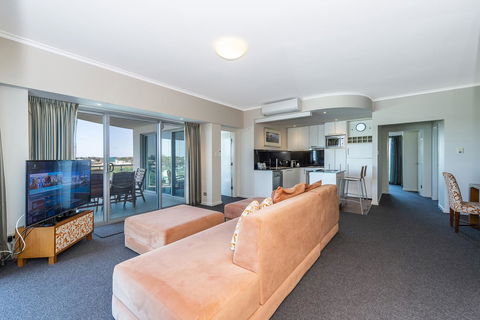 A 406 FANTASTIC OCEAN BEACH And MARINA VIEW APT - MANDURAH - Tourism Townsville 22