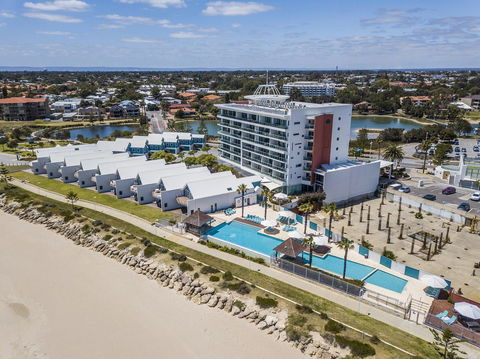 A 406 FANTASTIC OCEAN BEACH And MARINA VIEW APT - MANDURAH - Tourism Townsville 7