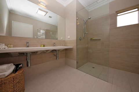 The Marina Hotel - Mindarie - Tourism Townsville 15