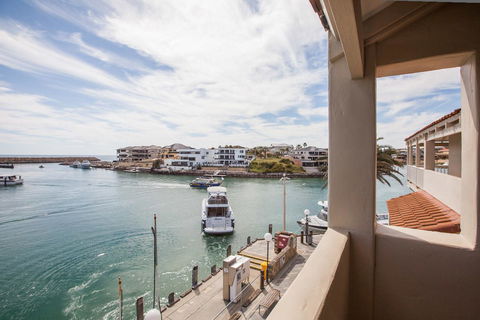 The Marina Hotel - Mindarie - Tourism Townsville 2