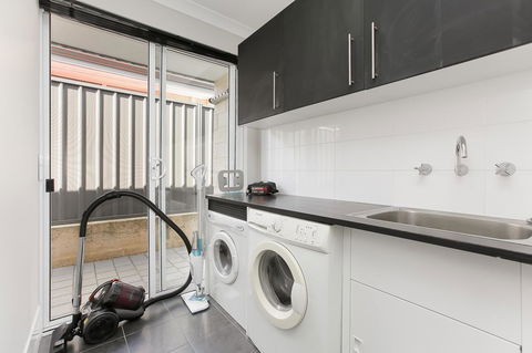 Perth Comfy Stays - Tourism Townsville 24
