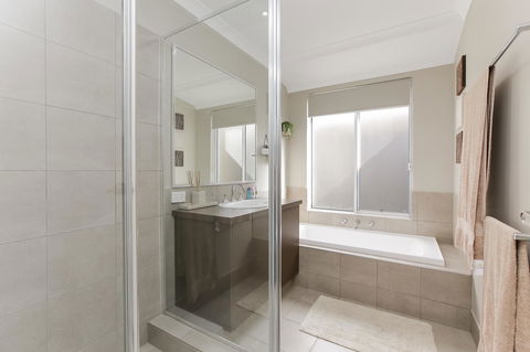 Perth Comfy Stays - Tourism Townsville 39
